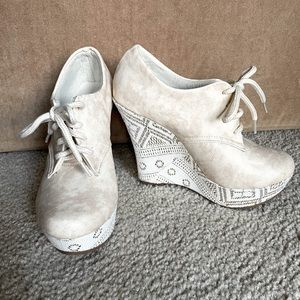 Super fun wedge lace up